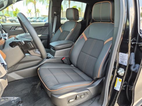Used 2025 GMC Canyon AT4 w/ Nightfall Edition AWD/4WD image 16