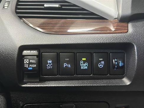 Used 2017 Toyota Sienna Limited Premium AWD/4WD image 17