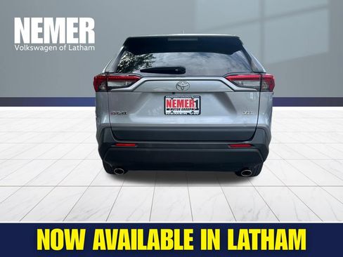 Used 2020 Toyota RAV4 XLE Premium FWD image 3