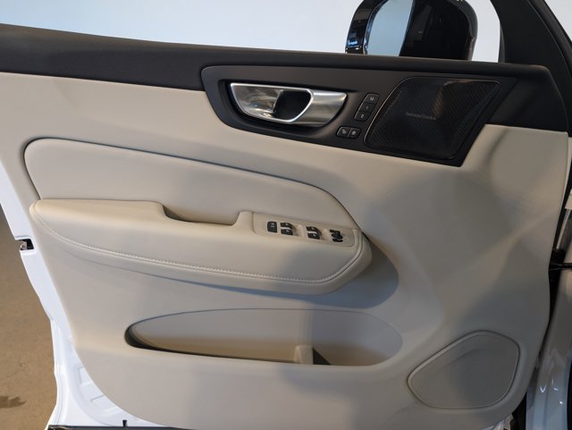 Used 2026 Volvo XC90 B6 Plus w/ Protection Package Premier AWD/4WD image 8
