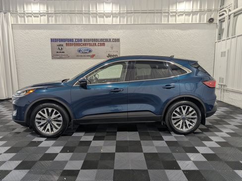 Used 2020 Ford Escape Titanium w/ Titanium Premium Package 2.0 AWD/4WD image 2