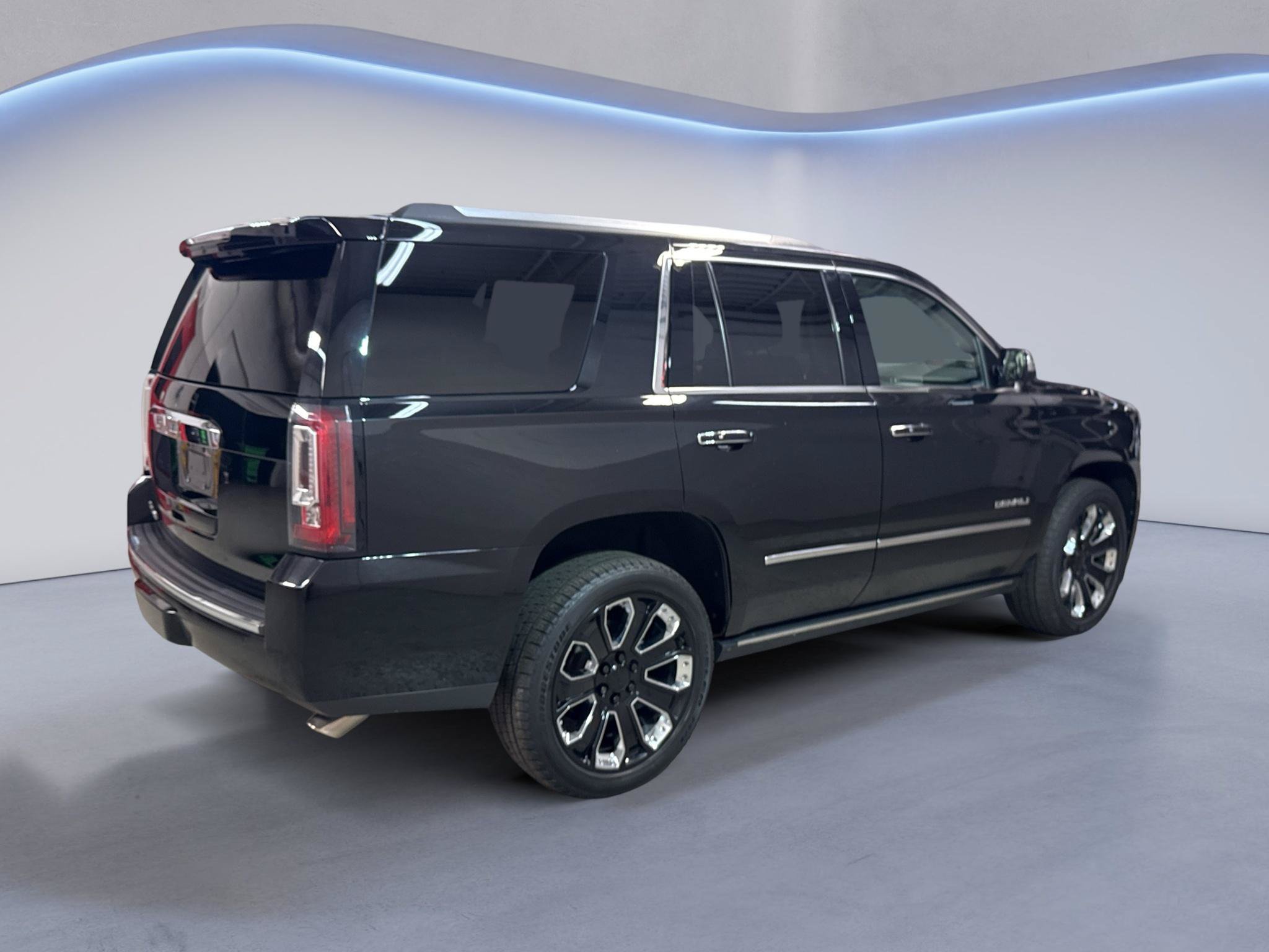 Used 2018 GMC Yukon Denali w/ Denali Ultimate Package AWD/4WD image 8