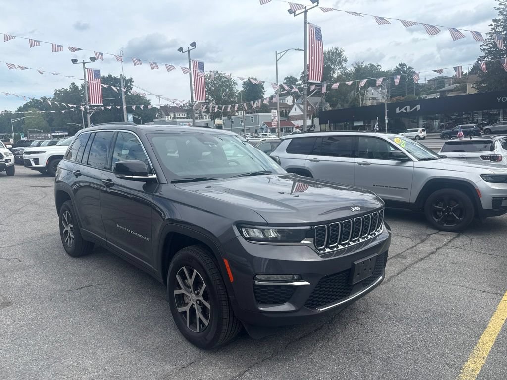 Used 2025 Jeep Grand Cherokee Limited AWD/4WD image 1