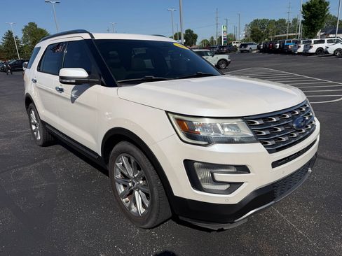 Used 2017 Ford Explorer Limited FWD image 4