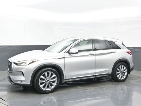 Used 2019 INFINITI QX50 Luxe w/ Navigation Package FWD image 2