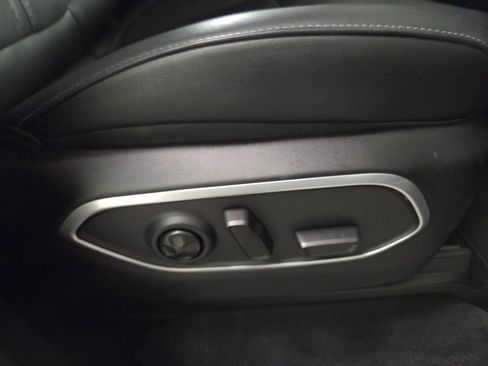 Used 2025 Jeep Wagoneer L Series II w/ 8-pass Seating Package image 31