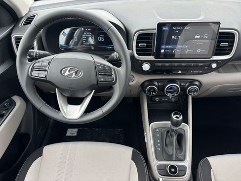 New 2025 Hyundai Venue SEL image 15
