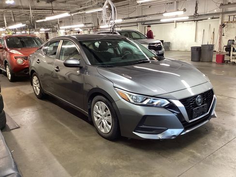 Used 2020 Nissan Sentra S FWD image 2