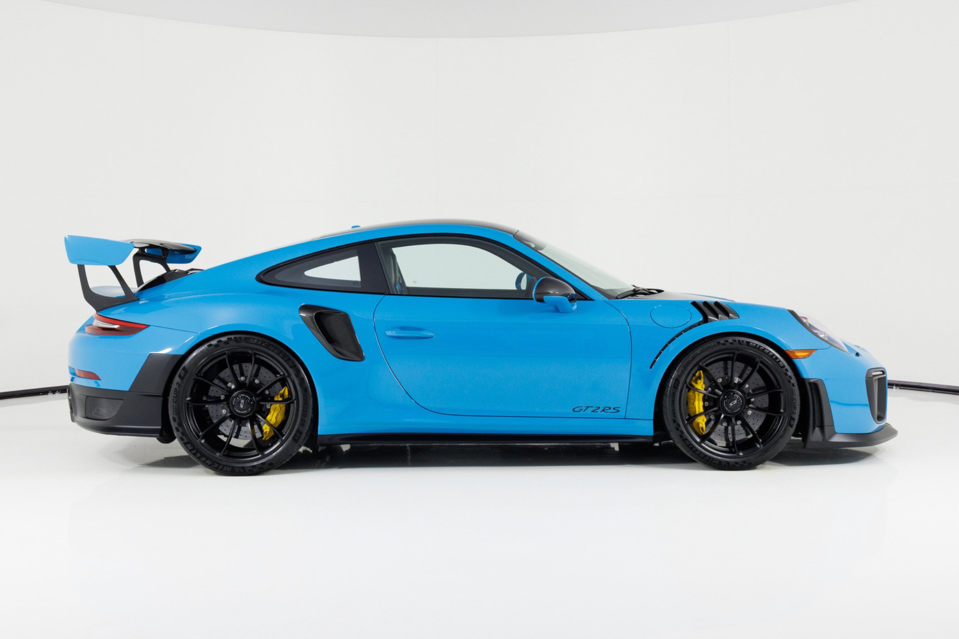 Used 2019 Porsche 911 GT2 RS RWD image 2