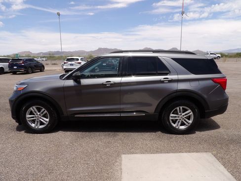 Used 2024 Ford Explorer XLT w/ Equipment Group 202A RWD image 5