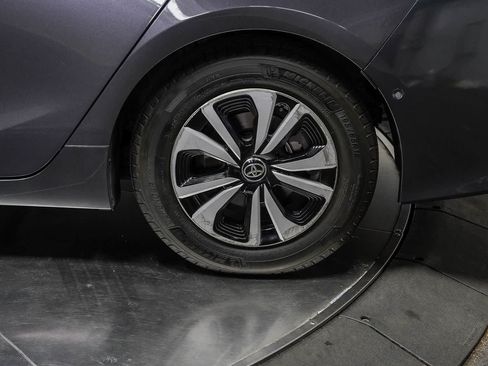 Certified 2018 Toyota Prius Prime Advanced w/ Carpet Mat Package FWD image 11