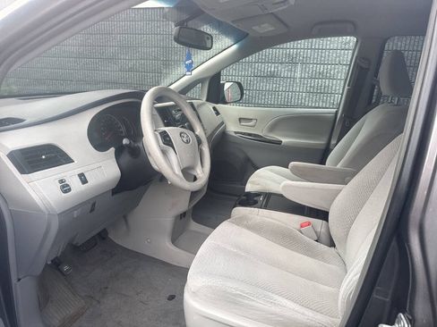 Used 2013 Toyota Sienna LE FWD image 8