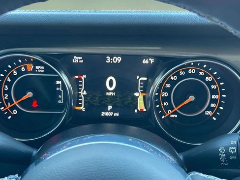 Used 2022 Jeep Wrangler Unlimited Sahara w/ Cold Weather Group image 18