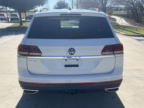 Certified 2023 Volkswagen Atlas SE image 9