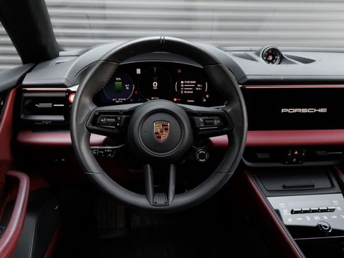 Used 2025 Porsche Macan 4S Electric image 18