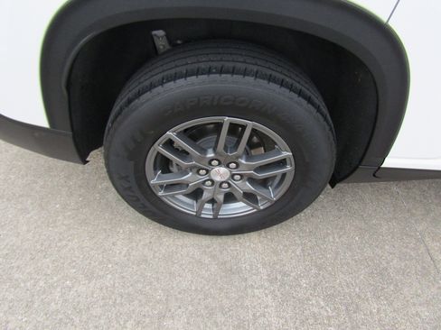 Used 2025 GMC Acadia Elevation AWD/4WD image 11