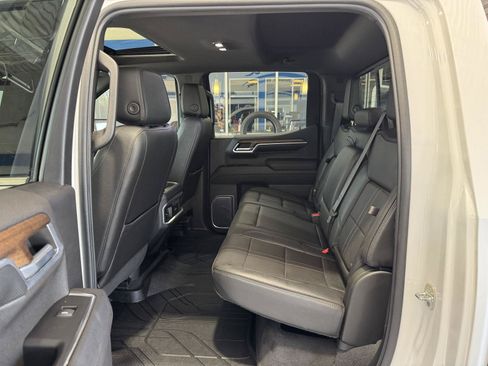 Used 2022 Chevrolet Silverado 1500 High Country w/ High Country Premium Package AWD/4WD image 9