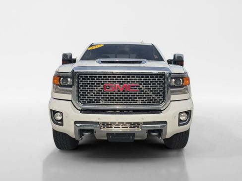 Used 2017 GMC Sierra 2500 Denali w/ Duramax Plus Package AWD/4WD image 8