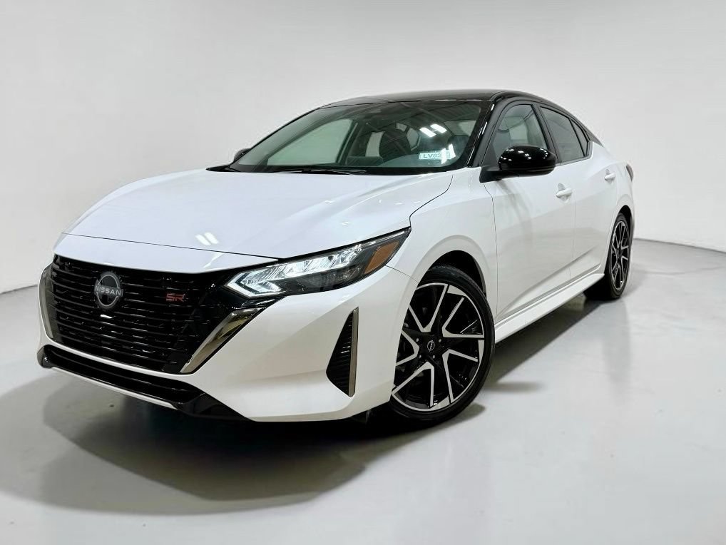 Used 2024 Nissan Sentra SR FWD image 2
