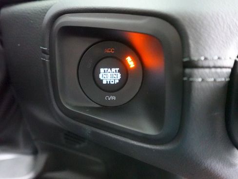 Used 2025 Jeep Wrangler Unlimited Sahara AWD/4WD image 19
