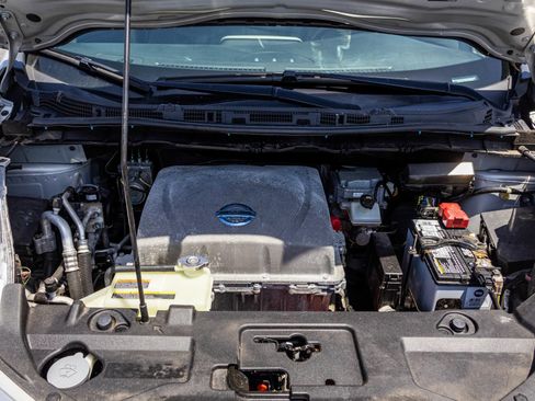 Used 2014 Nissan Leaf SL FWD image 48