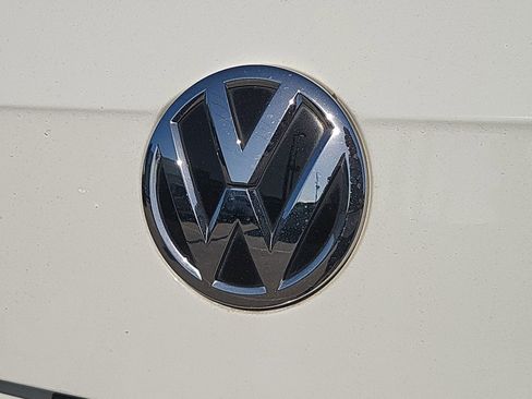 Used 2019 Volkswagen Tiguan SE image 29