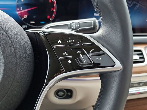 Used 2025 Mercedes-Benz GLS 450 4MATIC image 25