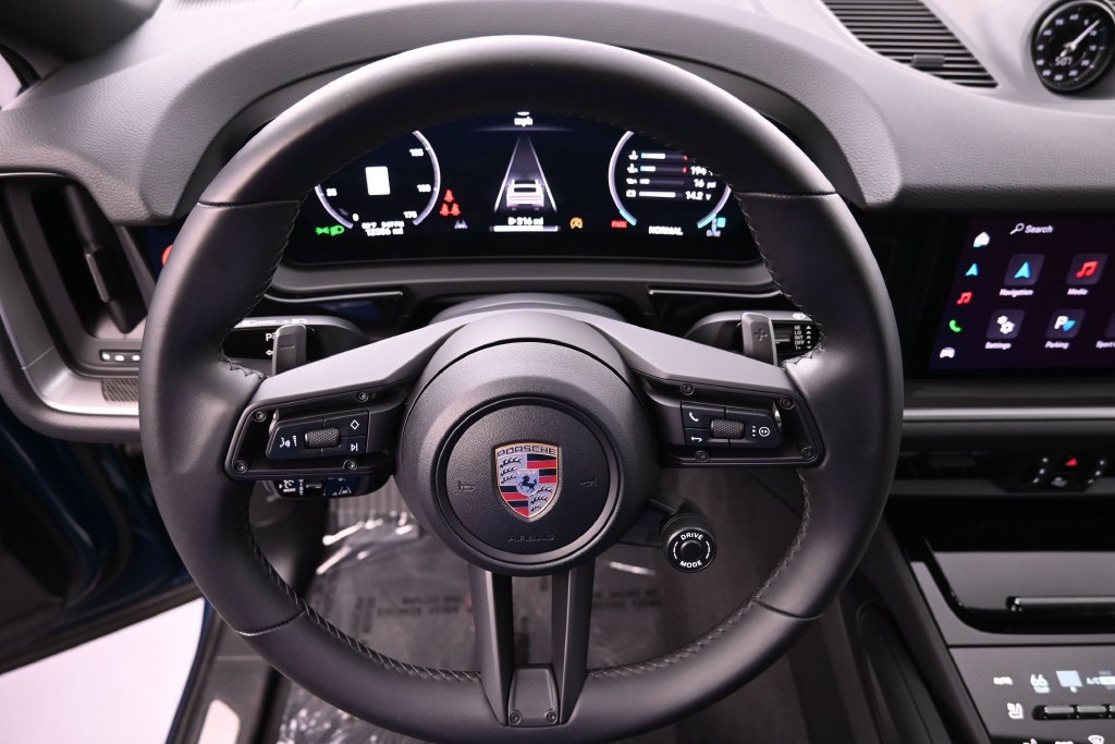 Certified 2024 Porsche Cayenne Coupe AWD/4WD image 12