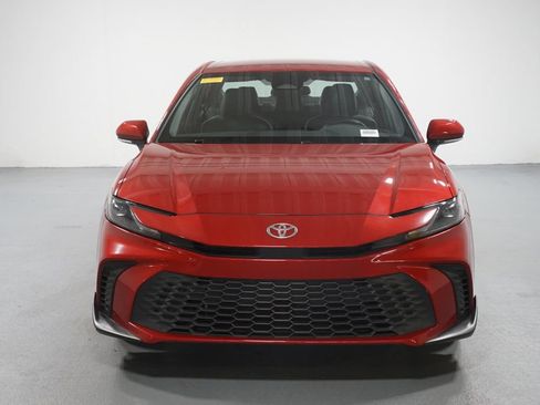 Used 2025 Toyota Camry SE FWD image 2