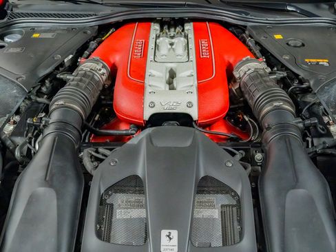 Used 2018 Ferrari 812 Superfast RWD image 37