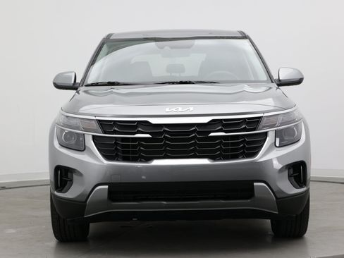 Used 2026 Kia Seltos LX FWD image 2