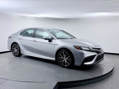 Used 2023 Toyota Camry SE FWD image 11