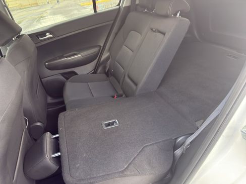 Used 2022 Kia Sportage LX FWD image 43