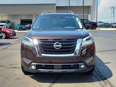 Used 2022 Nissan Pathfinder SL AWD/4WD image 2