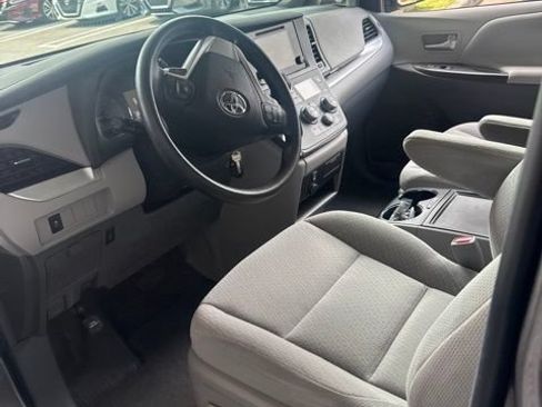 Used 2017 Toyota Sienna LE FWD image 10