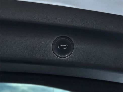 Used 2021 Tesla Model Y Performance image 23