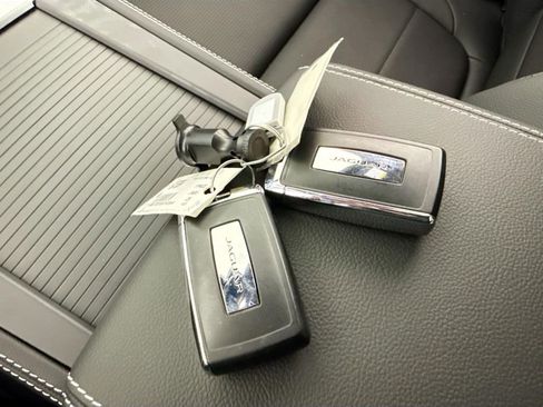 Certified 2025 Jaguar F-PACE R-Dynamic S image 17