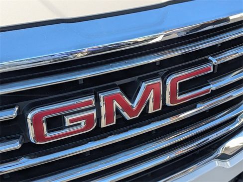 Used 2023 GMC Terrain SLT image 13