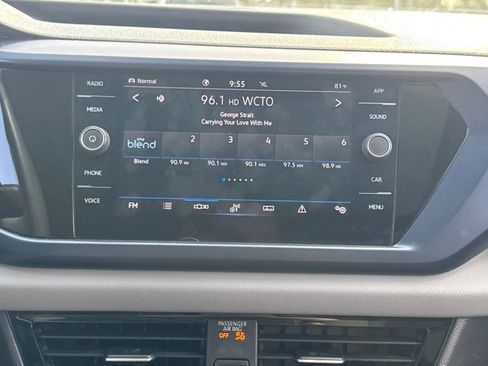 Used 2022 Volkswagen Taos SE image 29