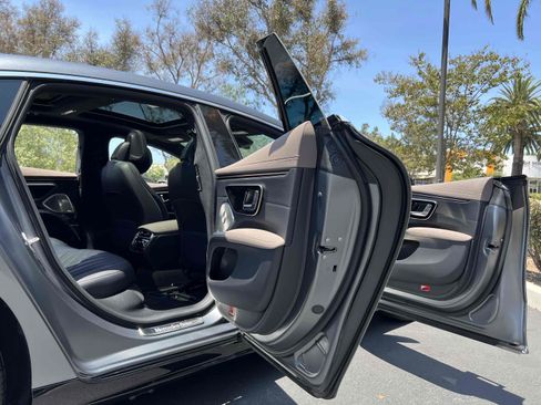 Used 2022 Mercedes-Benz EQS 450+ Sedan image 16