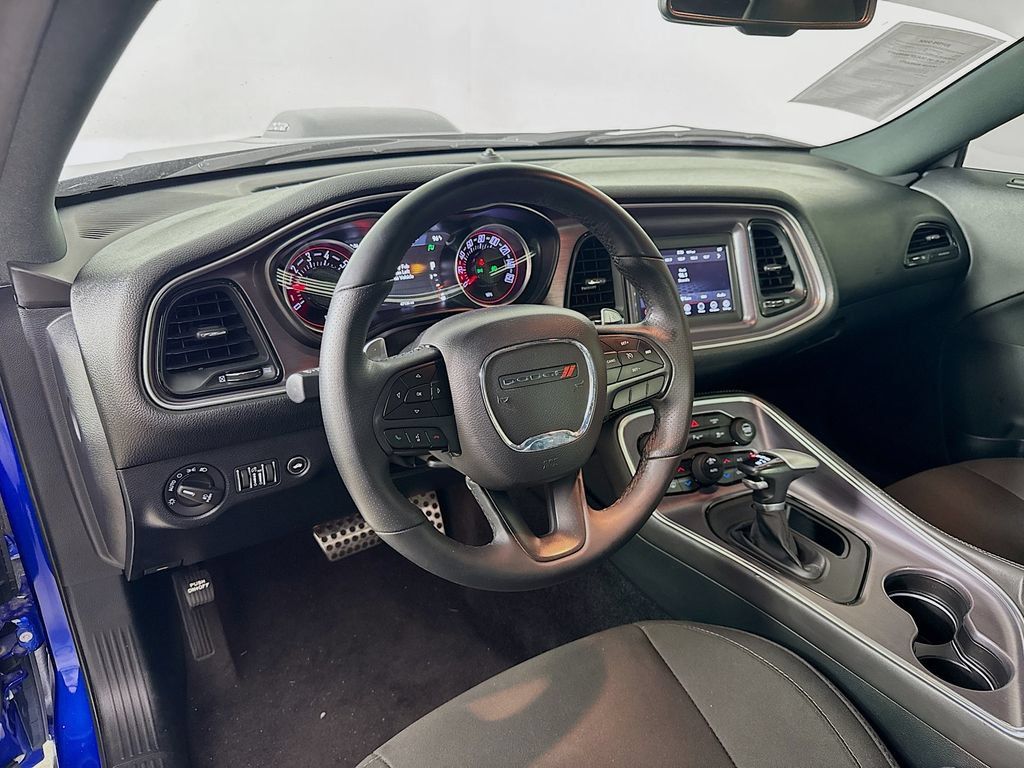 Used 2018 Dodge Challenger R/T RWD image 8