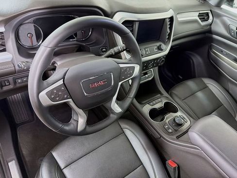 Used 2023 GMC Acadia SLT w/ Technology Package AWD/4WD image 11