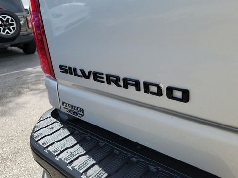 Used 2022 Chevrolet Silverado 2500 Custom w/ Custom Value Package AWD/4WD image 9