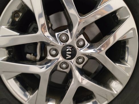 Used 2019 Kia Sorento SX FWD image 31