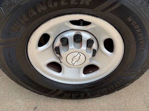 Used 2018 Chevrolet Express 2500 w/ Driver Convenience Package RWD image 47