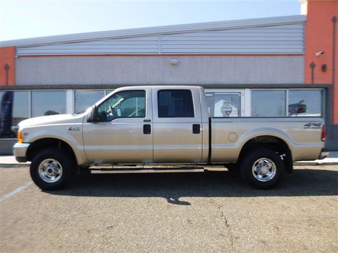 Used 2000 Ford F250 Lariat image 2