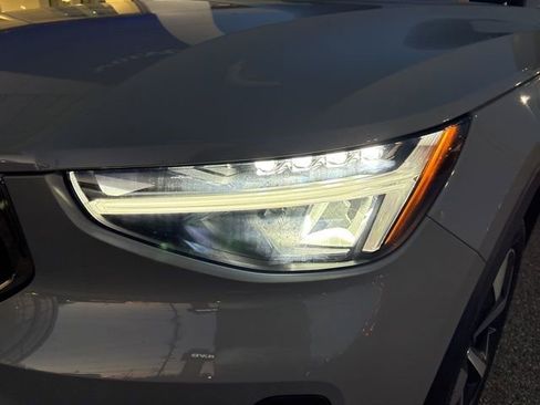 Used 2025 Volvo XC40 B5 Plus image 9