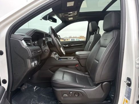 Used 2022 GMC Yukon XL Denali image 13