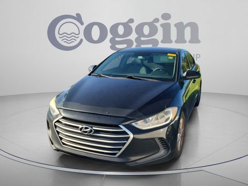 Used 2017 Hyundai Elantra SE FWD image 2