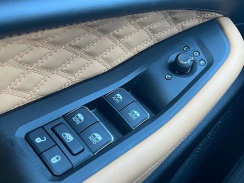 Used 2025 Jeep Grand Cherokee L Summit w/ Obsidian Package AWD/4WD image 7